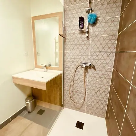 Charme De L'imprevu Apartamento Nimes